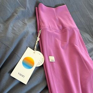 NWT Vuori Bliss Blend Legging color Claret MEDIUM
